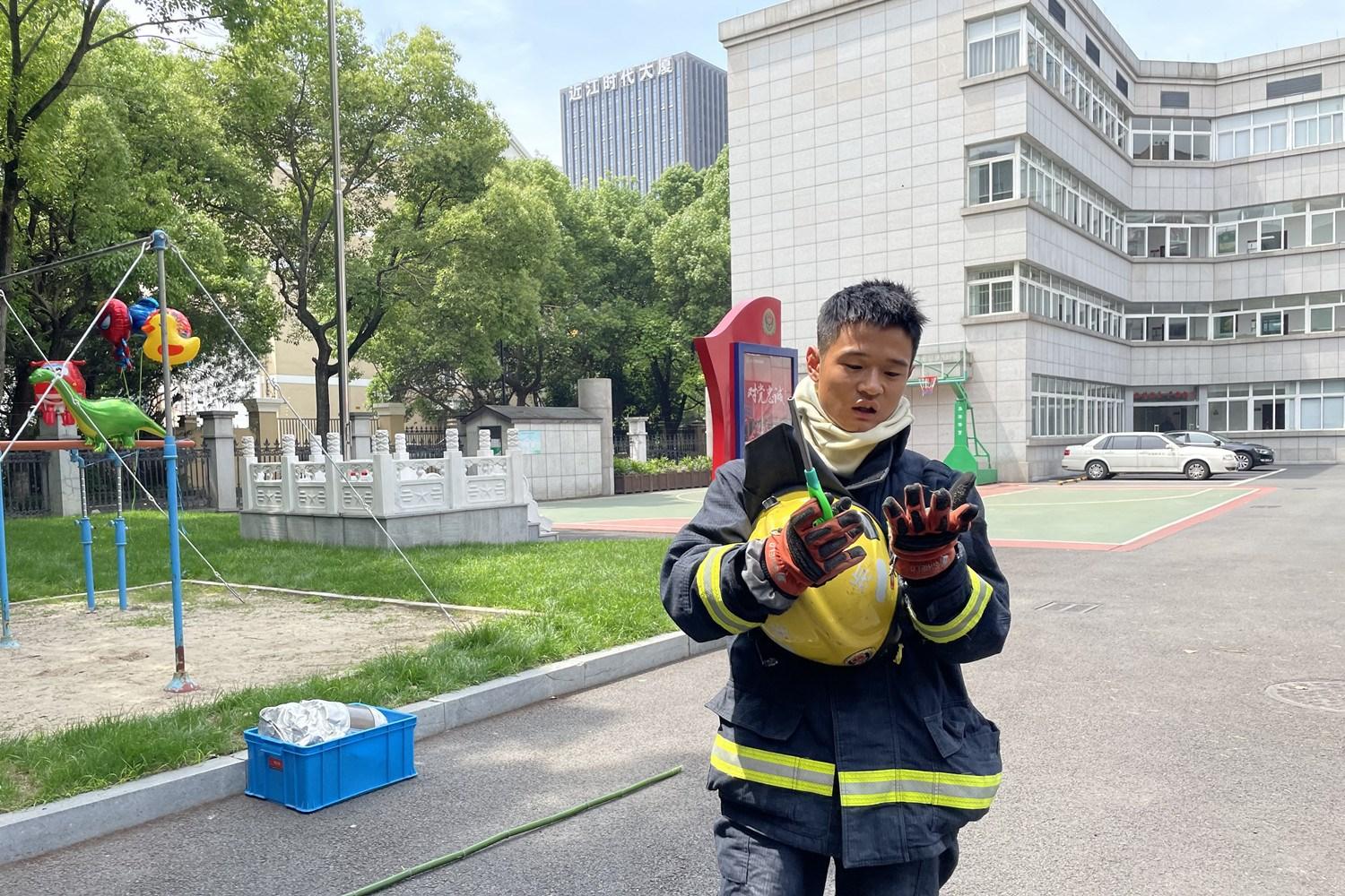 网红气球“威力”大——杭州上城消防实验测试“微型小手雷”氢气球
